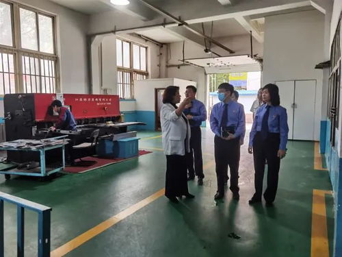 檢察官 碩士團 走進企業(yè) 法律服務(wù)站釋法 說事兒